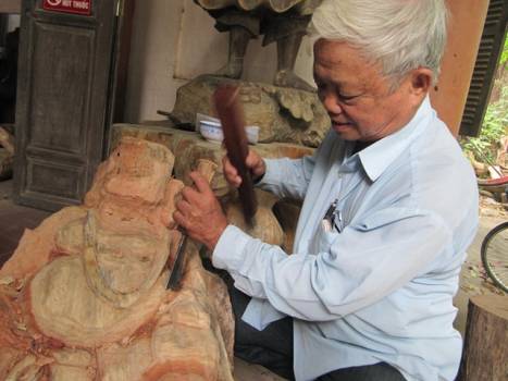 Kim Bồng carpentry village struggles to keep trade alive
