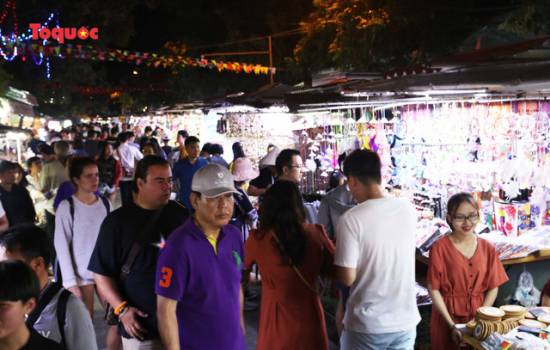 Từ ngày 17/3, Hội An tạm dừng hoạt động chợ đêm và các dịch vụ văn hóa, thể thao, điểm vui chơi giải trí...