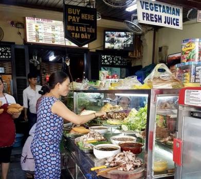 Must-try street food options for a day trip to Hoi An