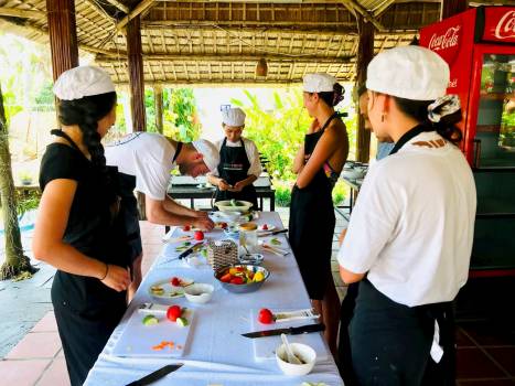 Học nấu ăn tại Hội An và khám phá Mỹ Sơn vào top 13 trải nghiệm đáng thử khi đến Việt Nam