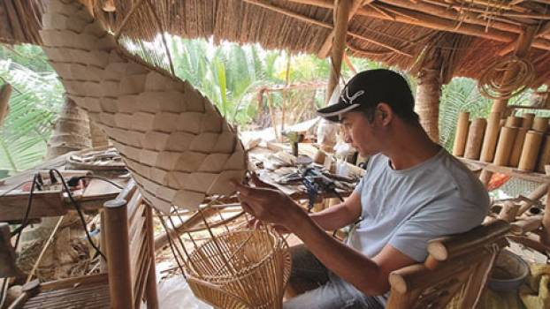 Hoi An’s bamboo craftsmen bend with market to...