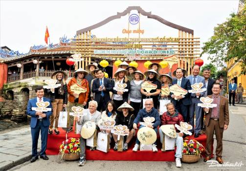 Hội An đón 18 du khách Italy ‘xông đất’ ngày đầu năm