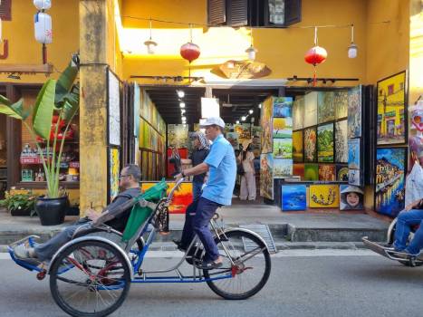 Sắc màu phố Hội