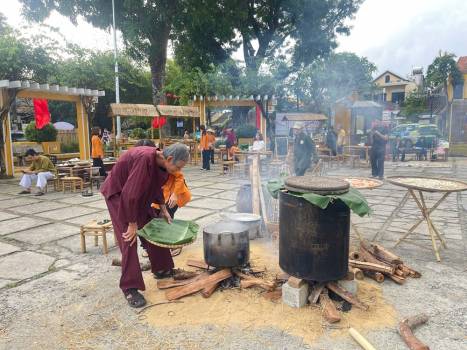 Du khách hào hứng trải nghiệm không gian Tết xưa ở...