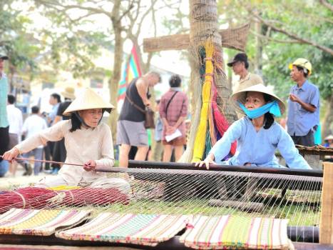 Hội An đưa nghề chiếu cói vào sản phẩm du lịch...