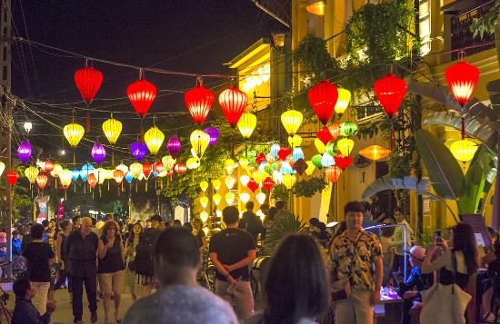 hoi an old town at night