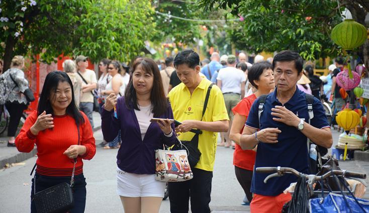 du khach tap nap tham quan pho co hoi an sau noi lo dich covid 19 6