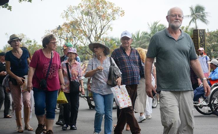 du khach tap nap tham quan pho co hoi an sau noi lo dich covid 19 8