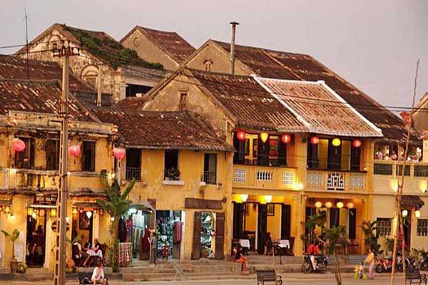 Door Eyes in Hoi An - The Mystery of an Ancient Town in Vietnam