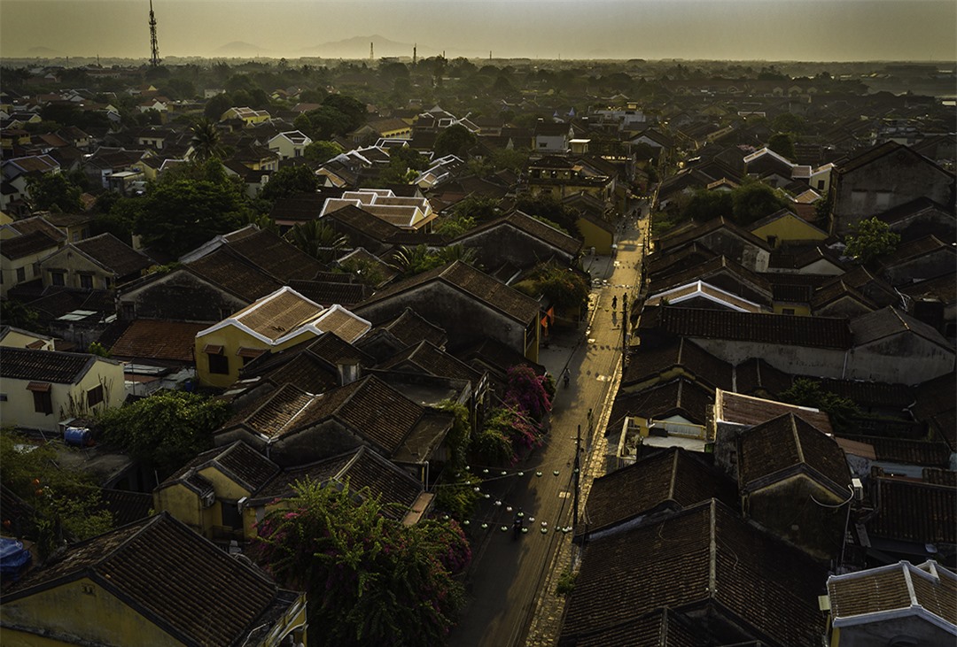 Ngo ngang truoc ve dep pho co Hoi An khi nhin tu tren cao 11