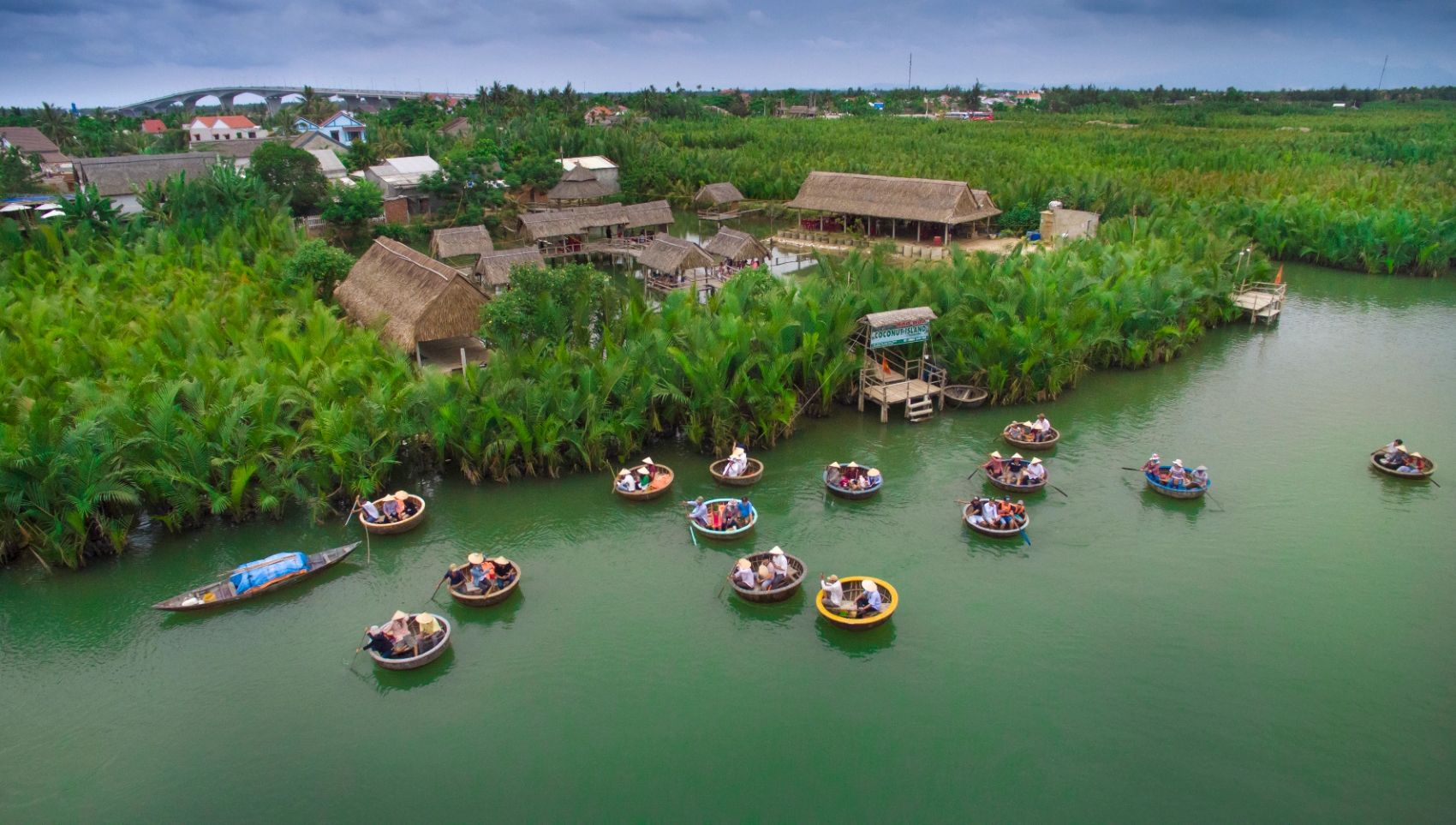 Du lich thuyen thung Nguyen Anh Cuong