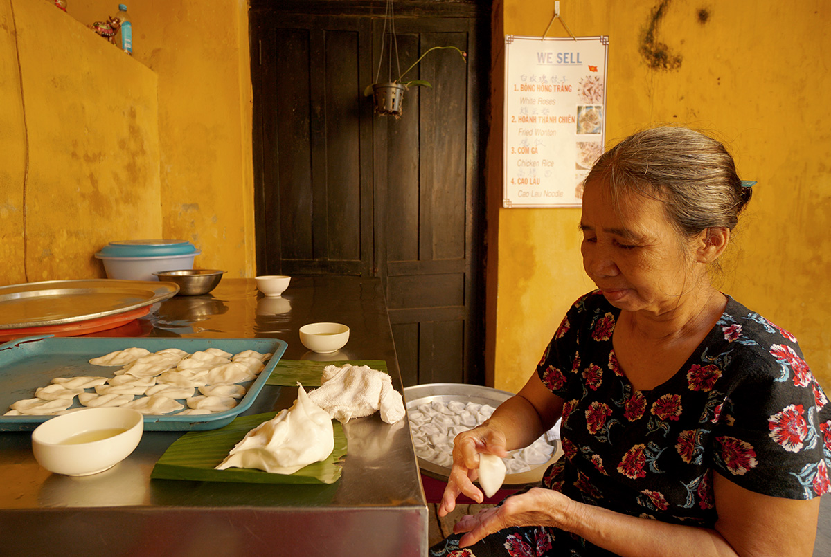 lam banh bon hong trang