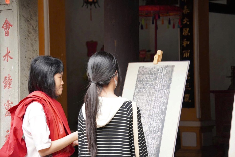 anh 1 hoi an trung bay tu lieu thac ban van bia mqcg