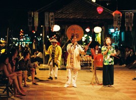 Phút thư giản với hội Bài Chòi